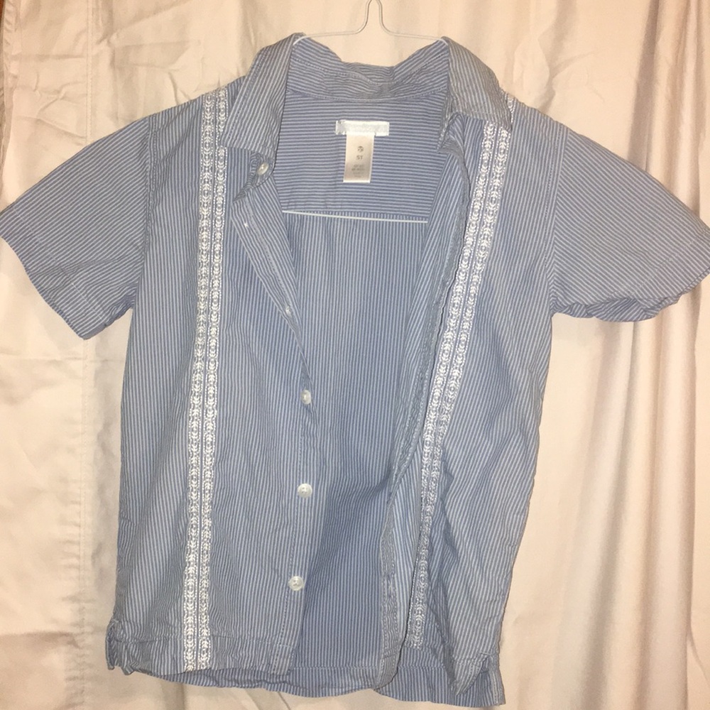 Button down shirt sleeve dress shirt